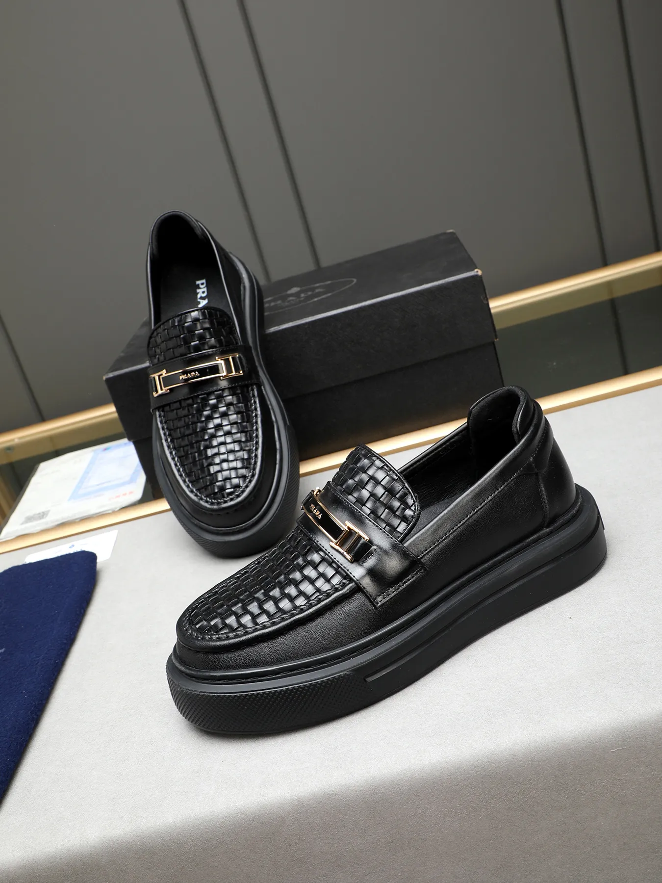 Men's Men's Shoes 💰500 Prada/Prada Men's new casual shoes, this upper is made of imported calfskin + sheep lining! The outsole is made of non-slip foam outsole, which feels good on your feet and is a fashionable and stylish item!  Size: 38-44 (45 customized)